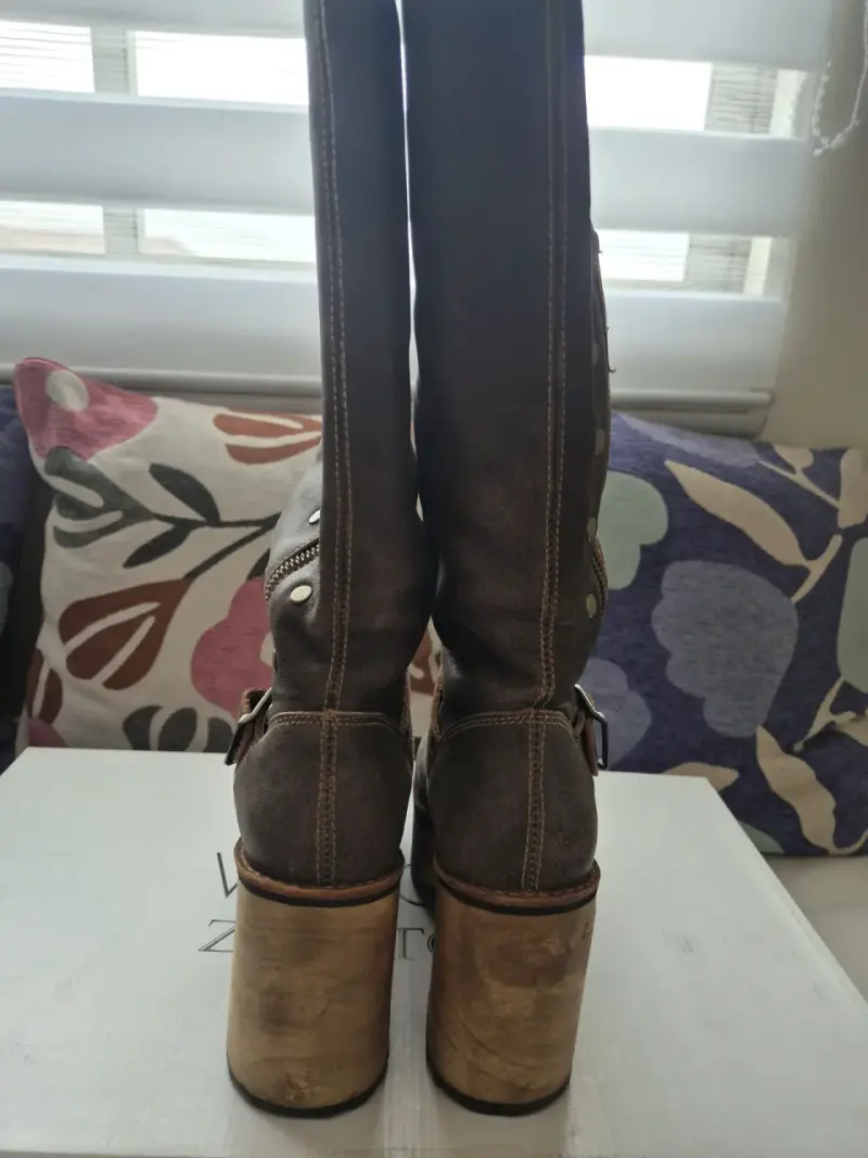 Botas de cuero marrón con plataforma y tachuelas - 3