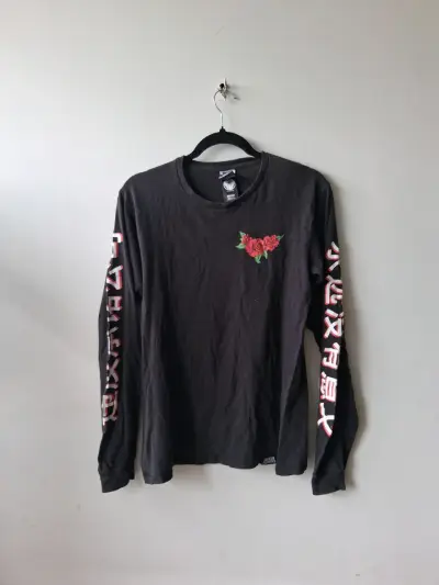 Polera manga larga negra Broken Promises con diseño floral - miniatura 1