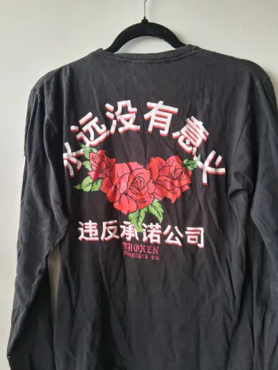 Polera manga larga negra Broken Promises con diseño floral - miniatura 3