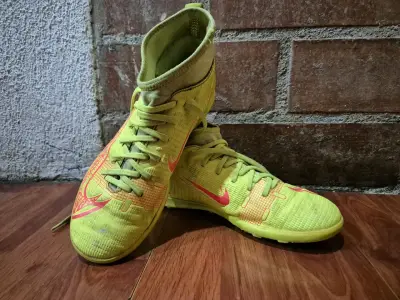 Zapatillas de fútbol Nike Mercurial amarillas - miniatura 1