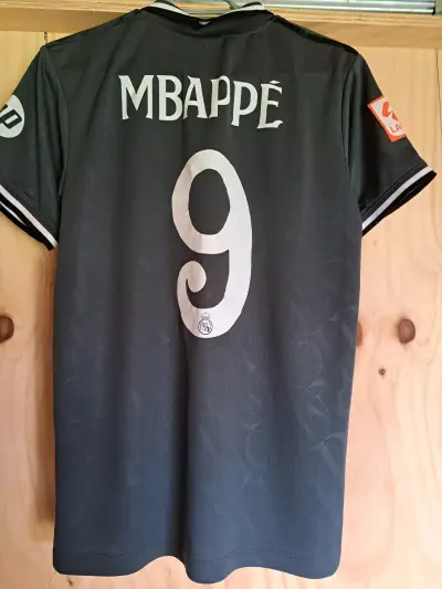 Camiseta Real Madrid Mbappé Negra - miniatura 2