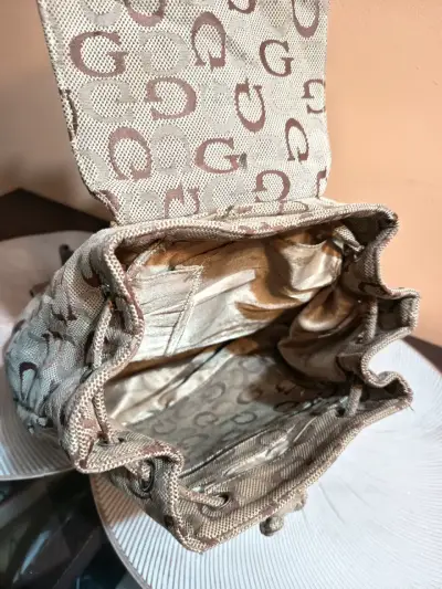 Mochila Guess beige con diseño monograma - miniatura 6