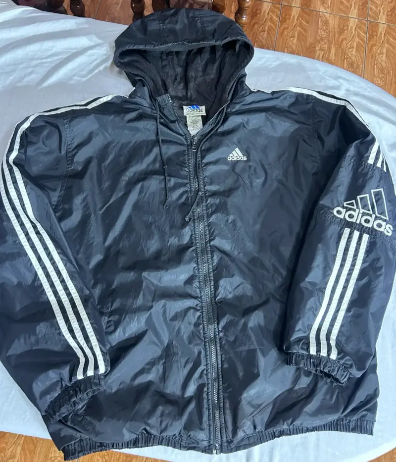 Chaqueta cortaviento Adidas negra con capucha - 3