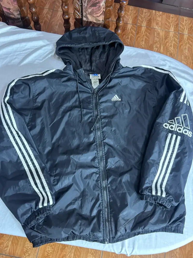 Chaqueta cortaviento Adidas negra con capucha - 4
