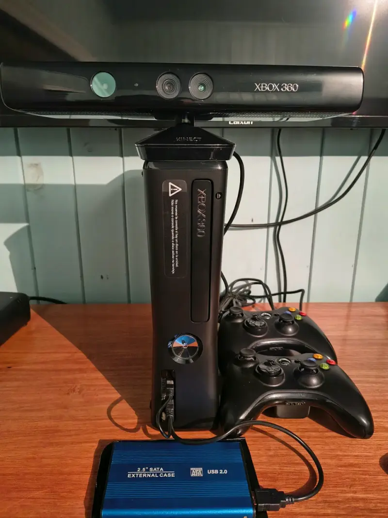 Consola Xbox 360 con Kinect y accesorios - 1