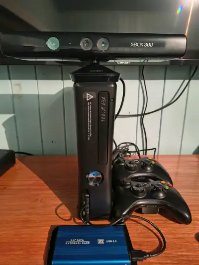 Consola Xbox 360 con Kinect y accesorios - miniatura 1