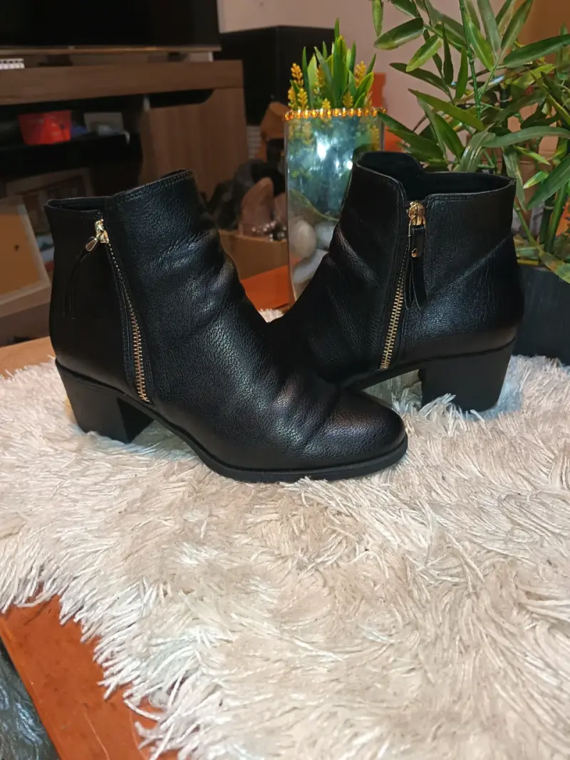 Botines de cuero negro con cierre lateral - 4