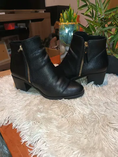 Botines de cuero negro con cierre lateral - miniatura 4