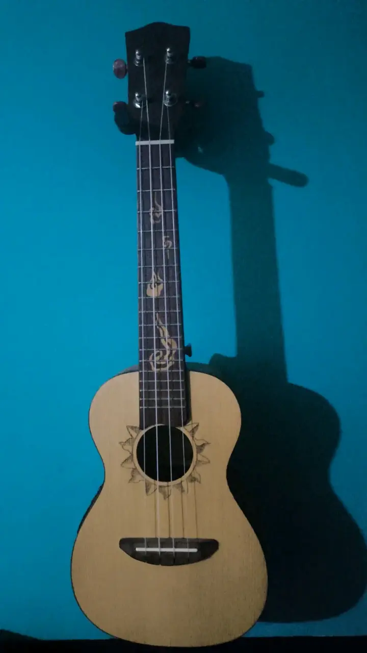 Ukulele Mercury - 1