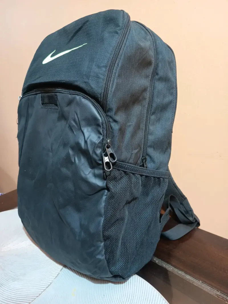 Mochila Nike negra con logo - 2