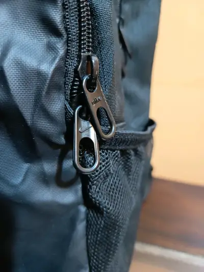 Mochila Nike negra con logo - miniatura 3