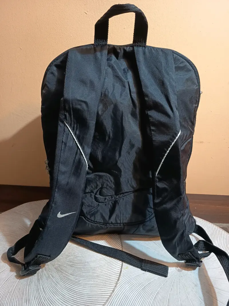 Mochila negra Nike con logo Providence - 3