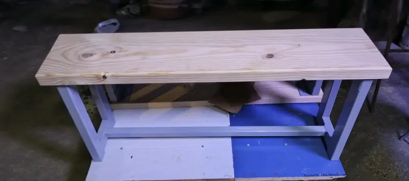 Banca de madera con estructura metálica - 2