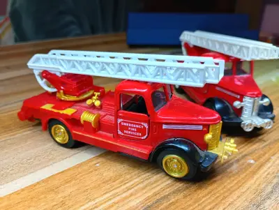 Camiones de Bomberos a escala  2 x 15 - miniatura 1