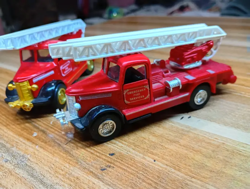 Camiones de Bomberos a escala  2 x 15 - 2