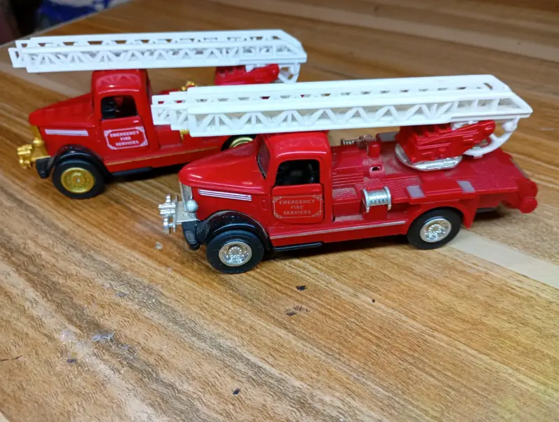 Camiones de Bomberos a escala  2 x 15 - 3