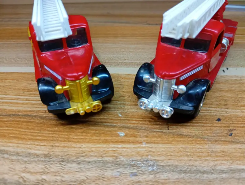 Camiones de Bomberos a escala  2 x 15 - 4