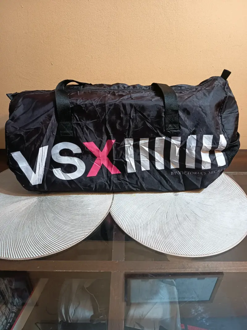 Bolso deportivo negro VSX de Victoria's Secret - 1