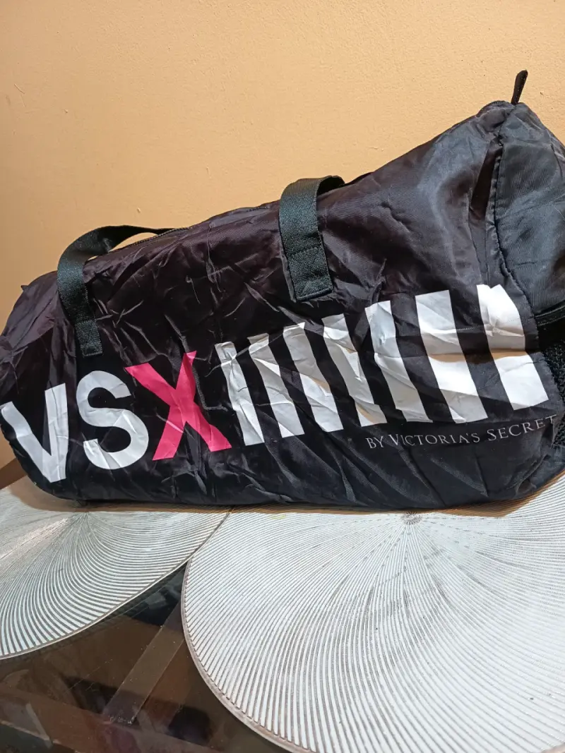 Bolso deportivo negro VSX de Victoria's Secret - 2