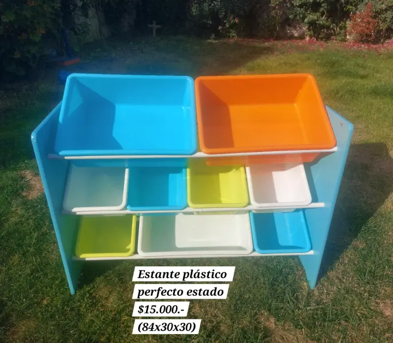 Estante plástico multicolor en perfecto estado