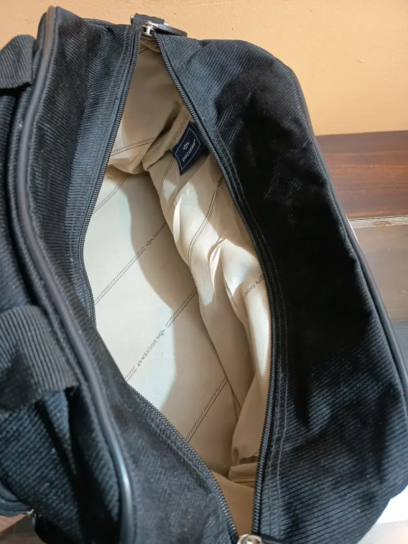 Bolso de viaje negro Dockers con correa ajustable - 3