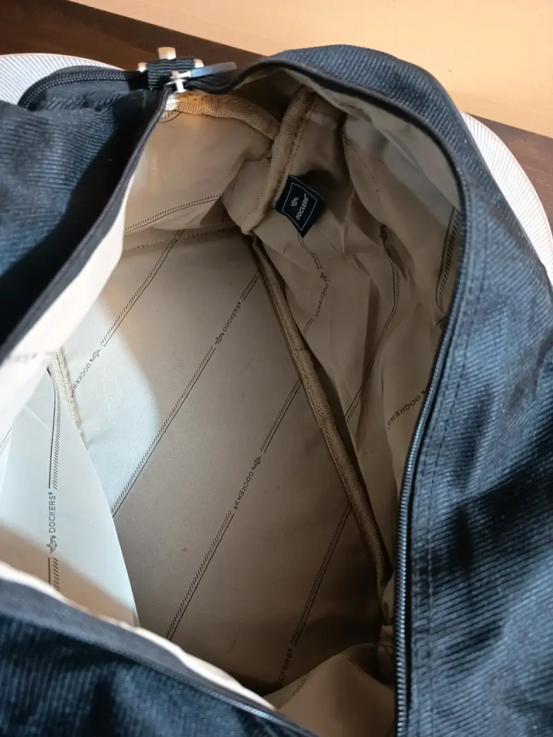 Bolso de viaje negro Dockers con correa ajustable - 4