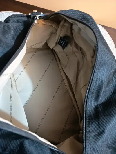 Bolso de viaje negro Dockers con correa ajustable - miniatura 4