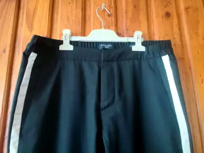 Pantalones negros con franjas blancas Basement - miniatura 3