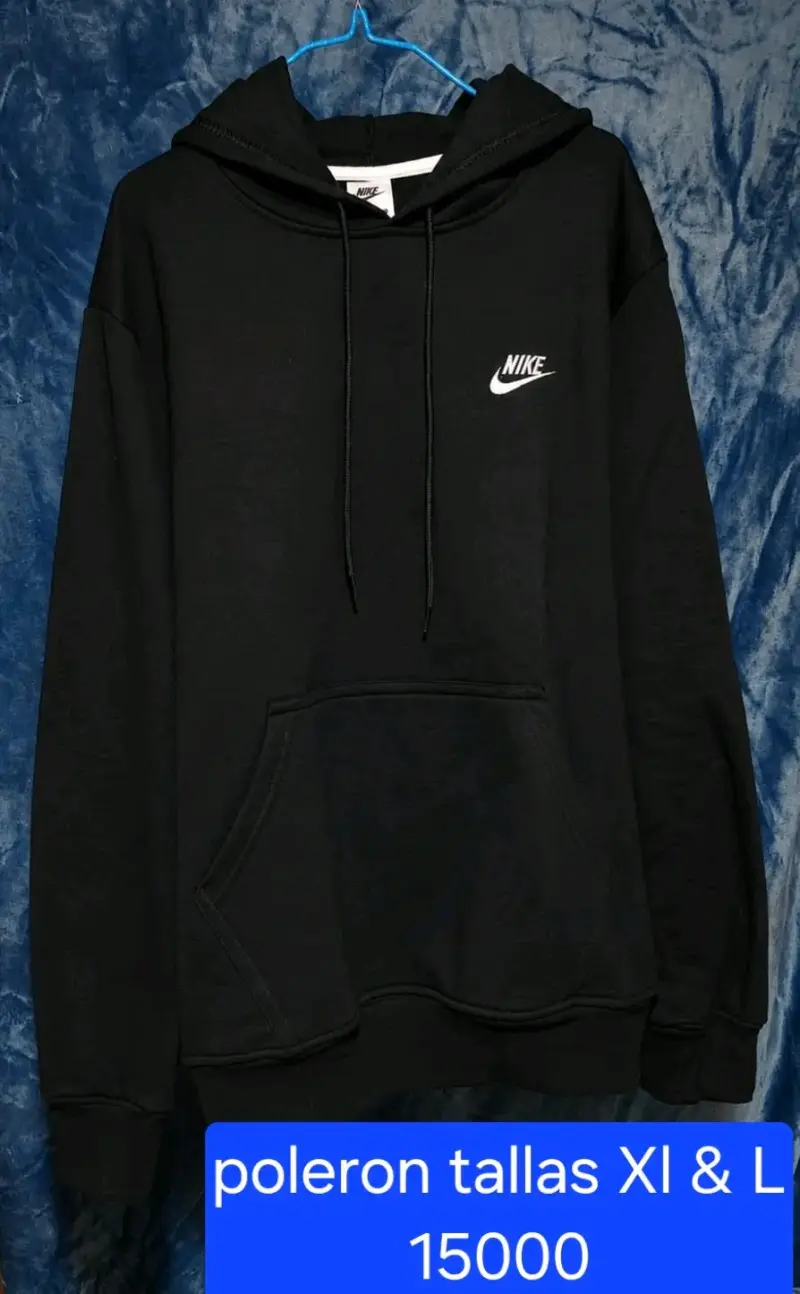 Polerón negro Nike con capucha