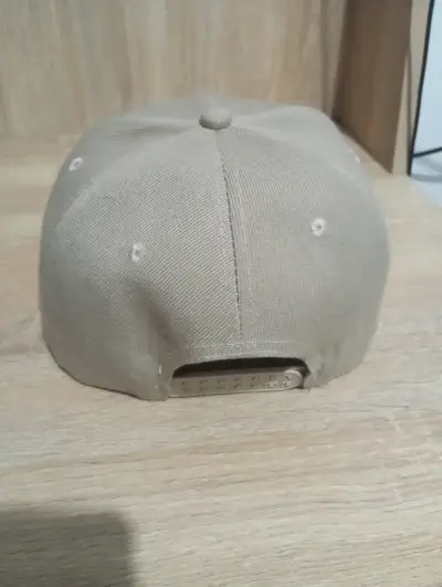 Gorra beige estilo sportcap ajustable - miniatura 2