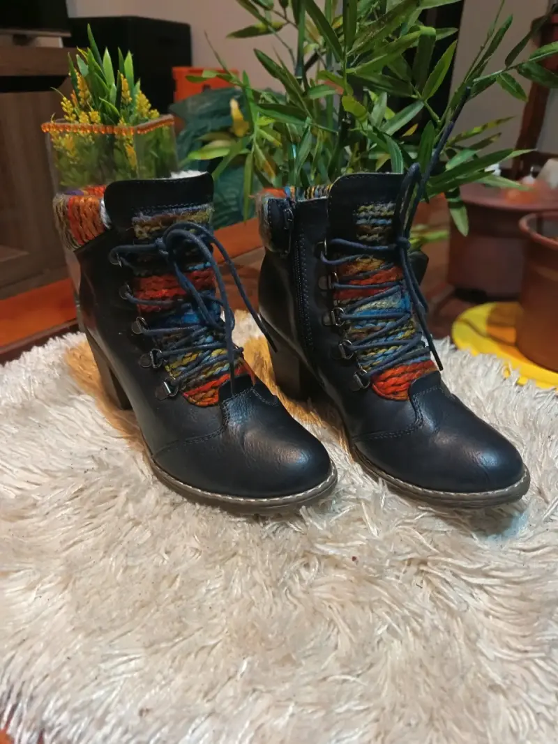 Botines de cuero con diseño colorido - 3
