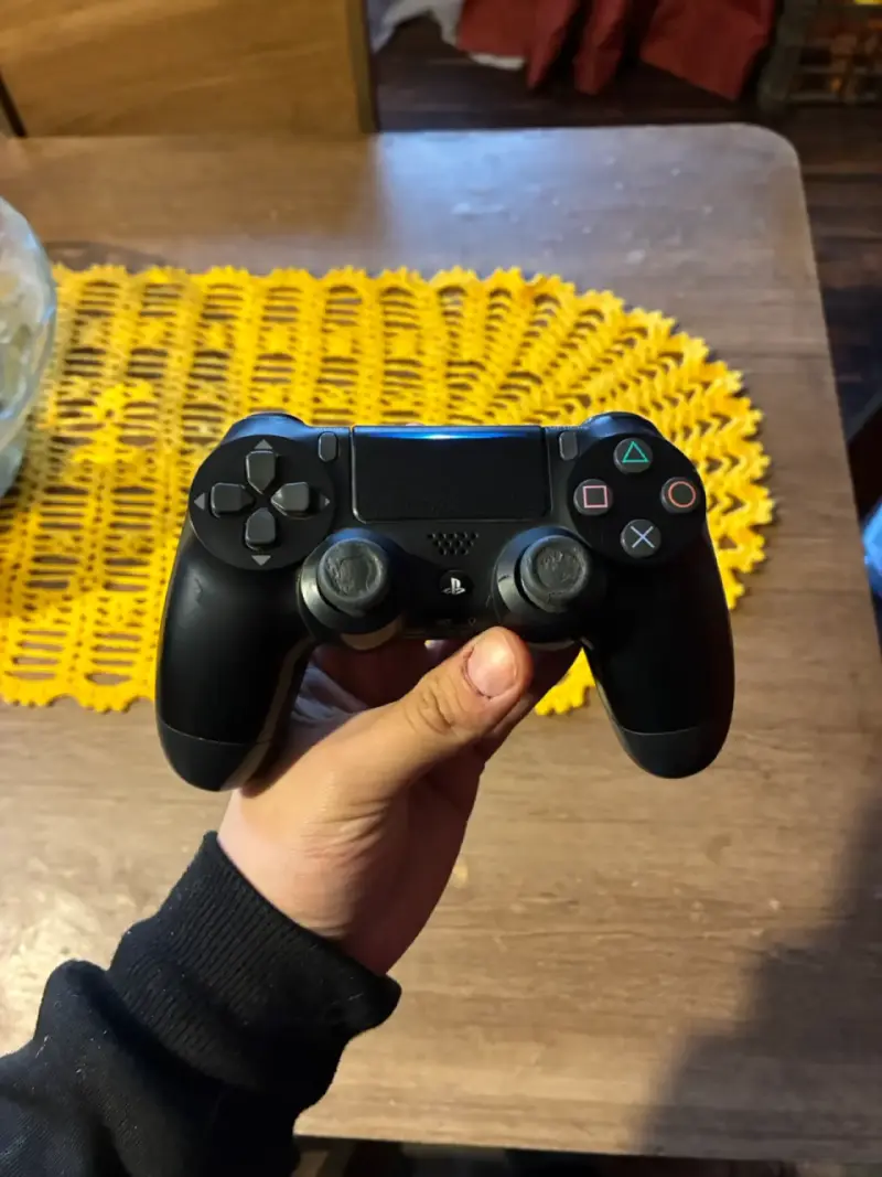 Control PS4 negro en buen estado - 6