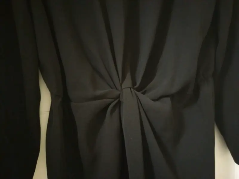 Vestido negro manga larga con nudo frontal - 3