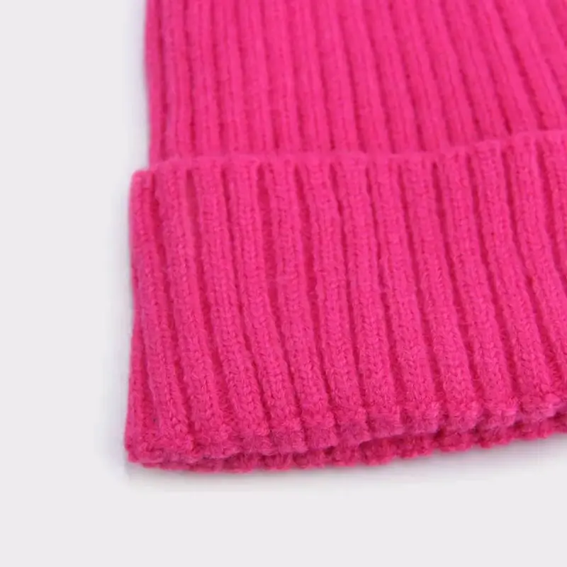 Gorro de lana rosa con pompón - 2