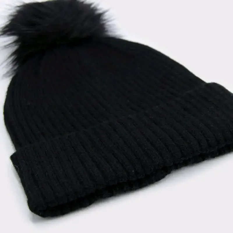 Gorro de lana negro con pompón - 2