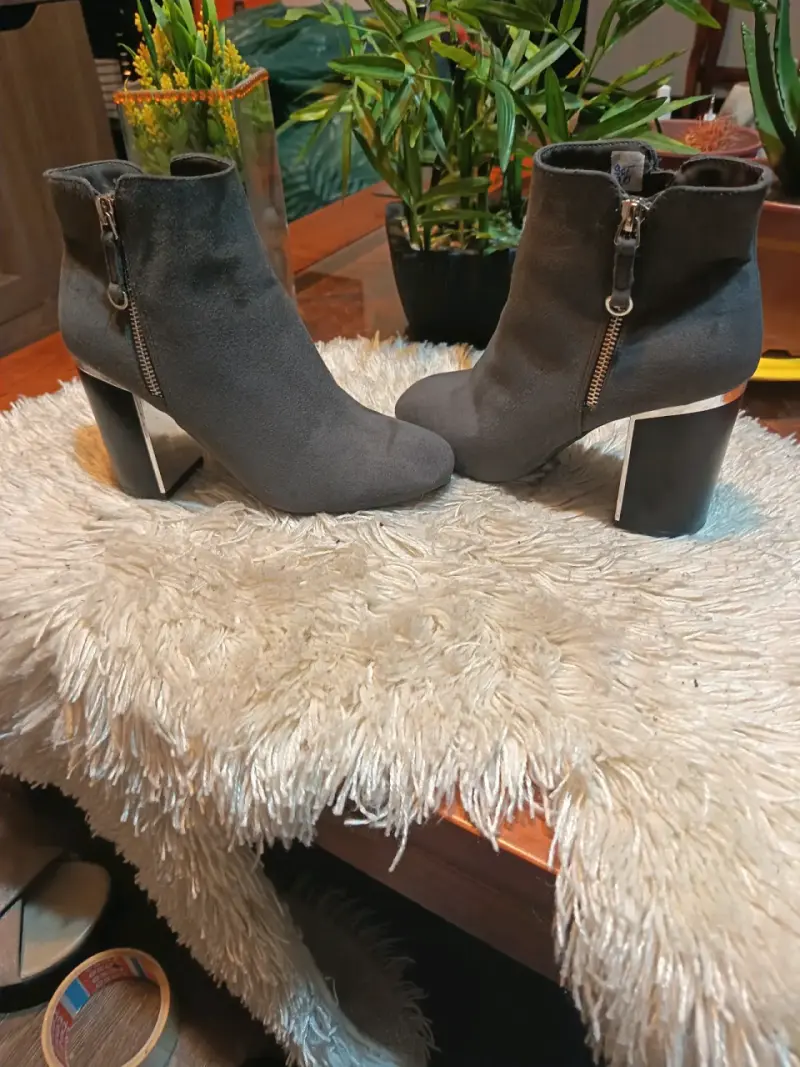 Botines de tacón grueso gris con cierre lateral - 2