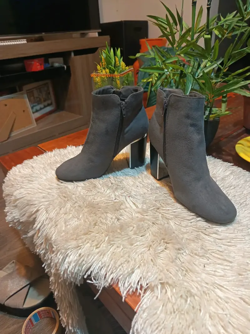Botines de tacón grueso gris con cierre lateral - 3