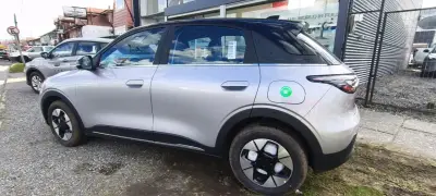 Auto eléctrico SUV gris nuevo - miniatura 2
