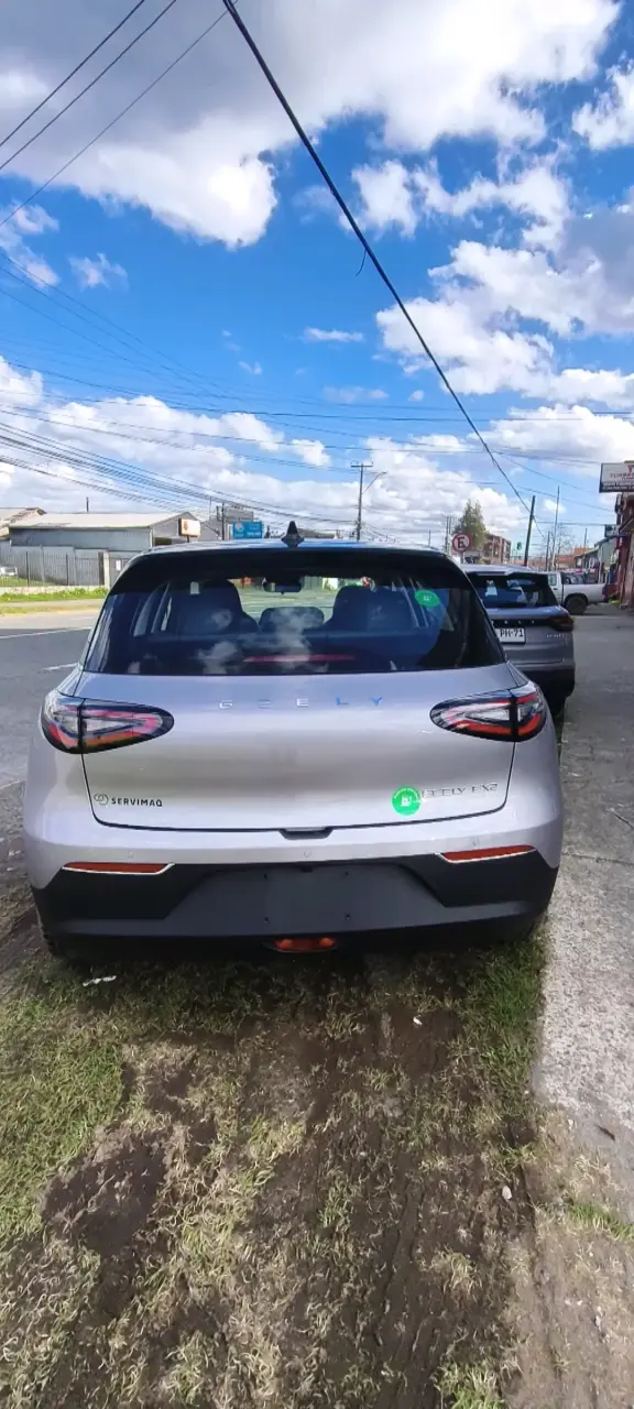 Auto eléctrico SUV gris nuevo - 3
