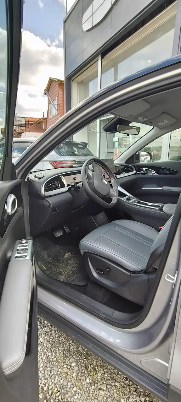 Auto eléctrico SUV gris nuevo - 4