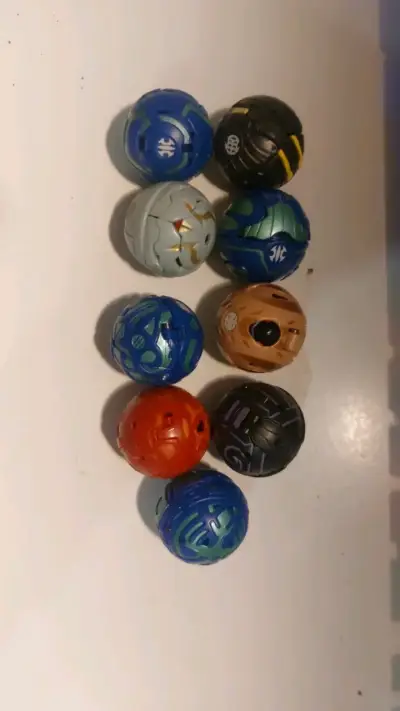 Lote de Bakugan con cartas de batalla - miniatura 1