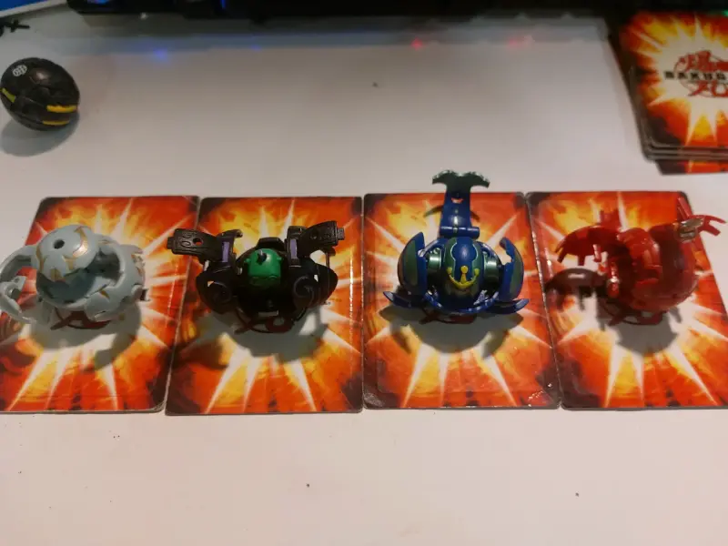 Lote de Bakugan con cartas de batalla - 3