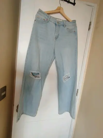 Jean Wide Leg Denim Claro con Rotos Talla 40 - miniatura 3