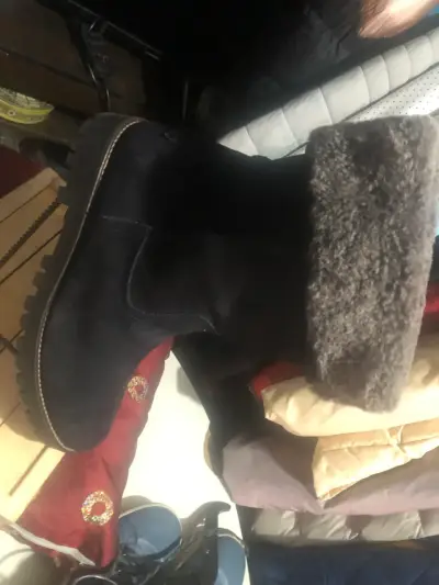 Botas de invierno negras con forro de piel sintética - miniatura 3