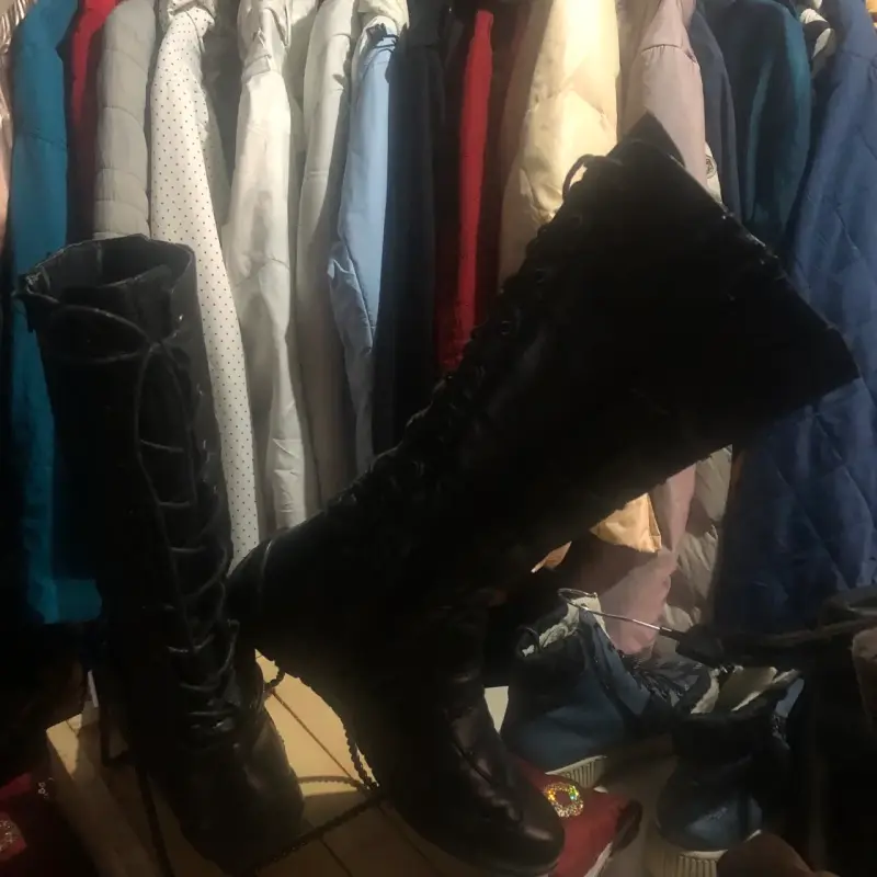 Botas negras de cuero con cordones - 2