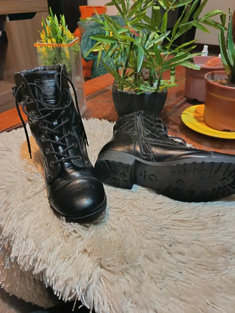 Botines de cuero negro con hebillas y cordones - 5