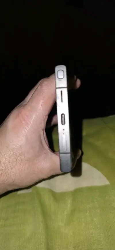 Smartphone Samsung Galaxy S24 Ultra en buen estado - miniatura 3