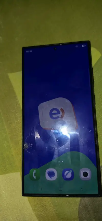 Smartphone Samsung Galaxy S24 Ultra en buen estado - miniatura 4