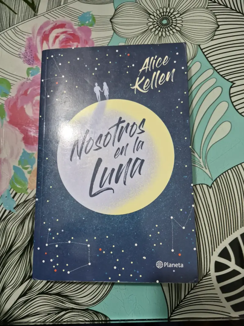 Libro 'Nosotros en la Luna' de Alice Kellen