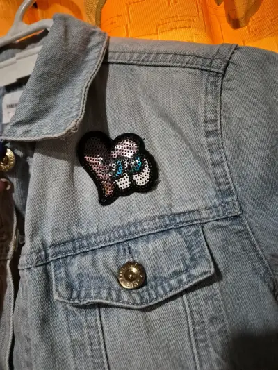 Chaqueta de mezclilla para niña con parches Forever 21 - miniatura 4